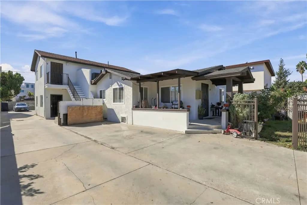 11320 Emelita, North Hollywood, CA — listing photo 1