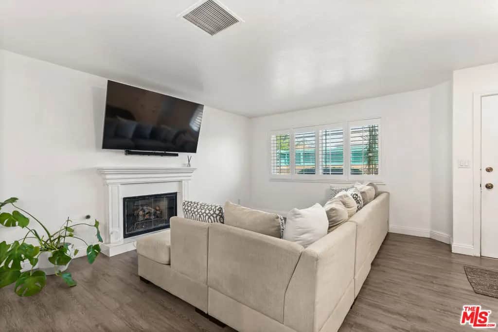 4241 1/2 Lennox Boulevard B, Inglewood, CA — listing photo 1