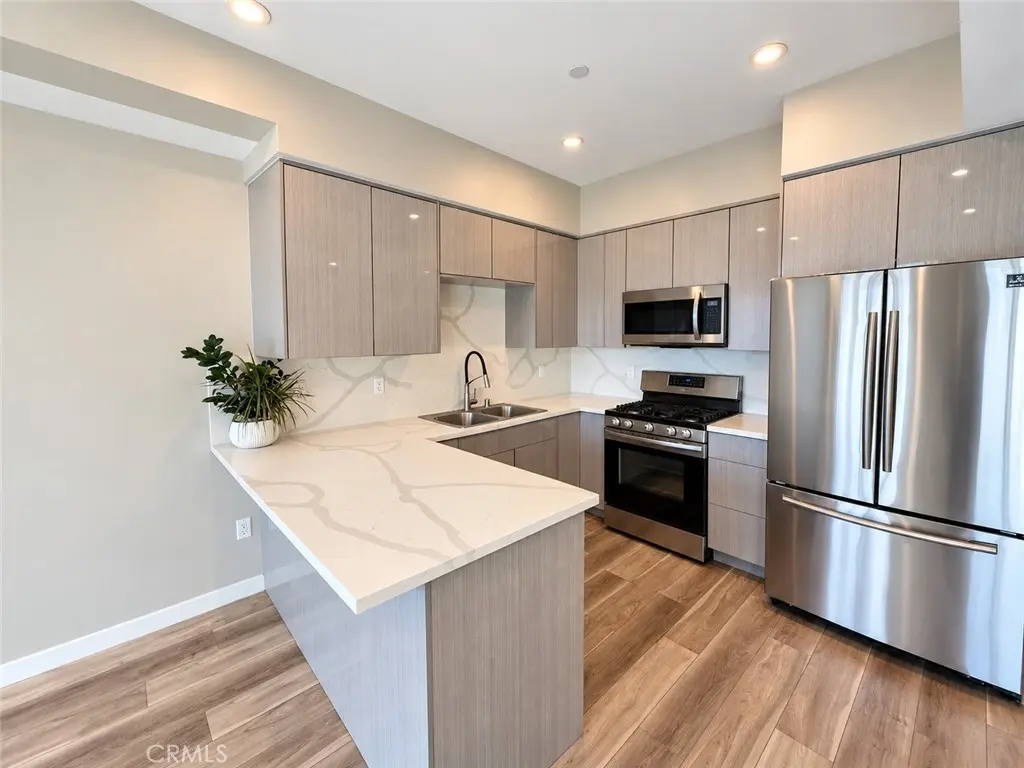 7018 Alabama, Canoga Park, CA — listing photo 1