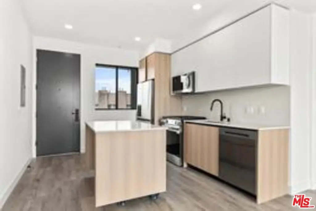 11013 Hartsook Street 204, North Hollywood, CA — listing photo 1