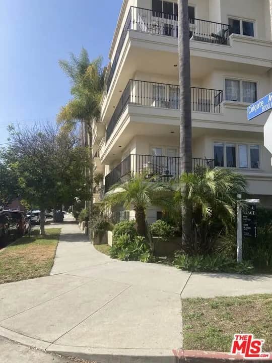 435 Arnaz Drive 201, Los Angeles, CA — listing photo 1