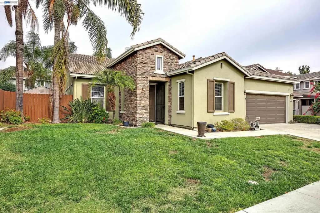 1325 Beaver Creek Dr, Patterson, CA — listing photo 1