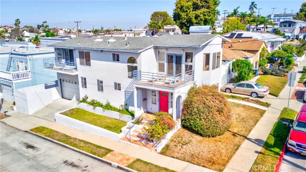 1051 9th Street, Hermosa Beach, CA — listing photo 1