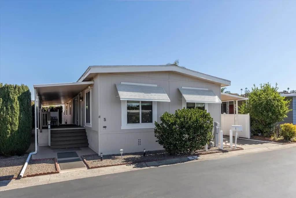 1010 E Bobier Drive 5, Vista, CA — listing photo 1
