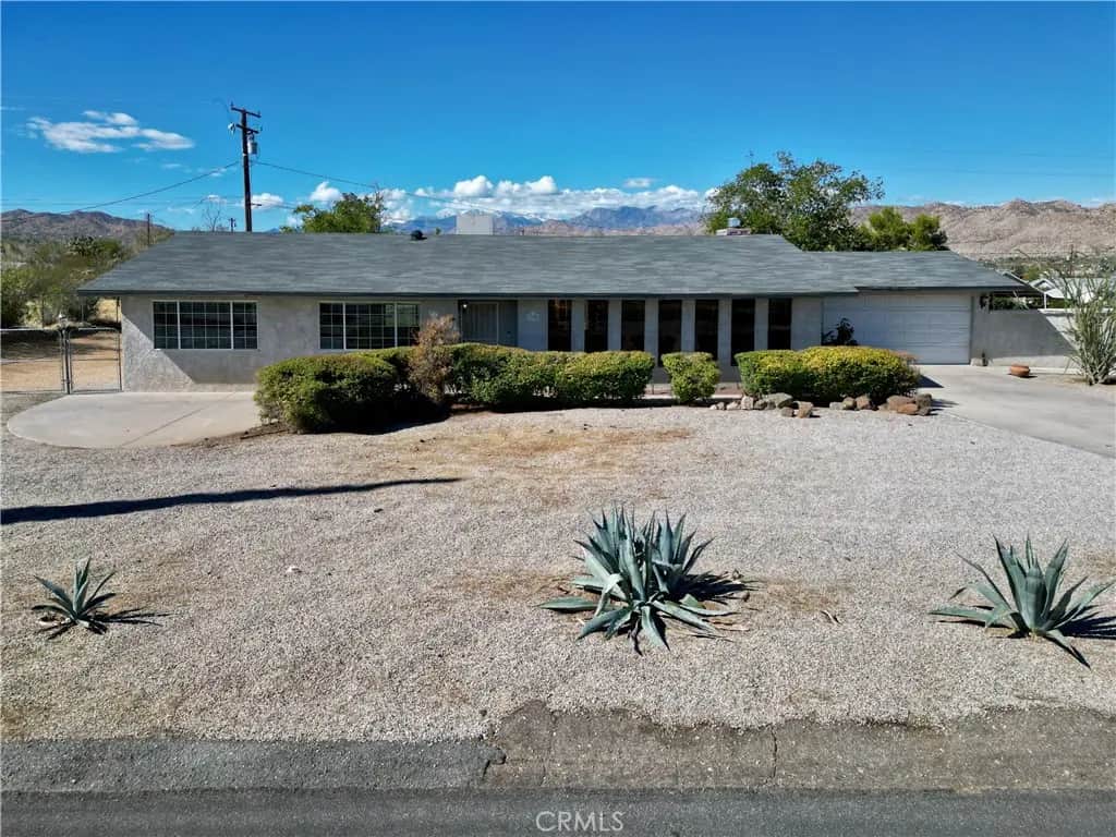 7390 Victoria Avenue, Yucca Valley, CA — listing photo 1