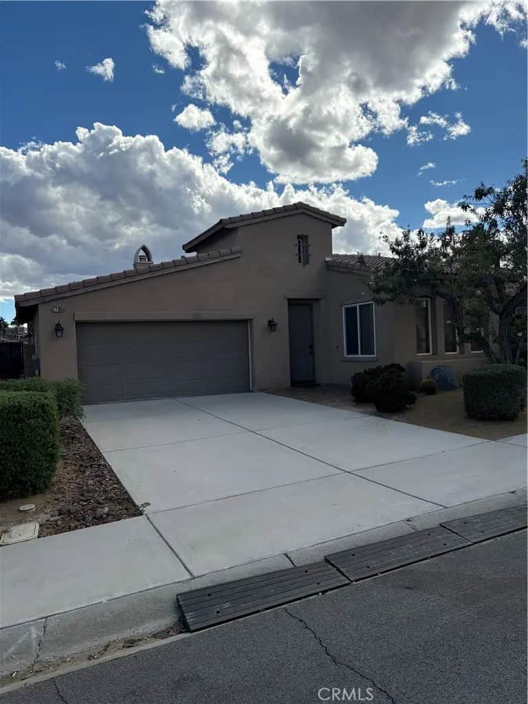 77085 New York, Palm Desert, CA — listing photo 1