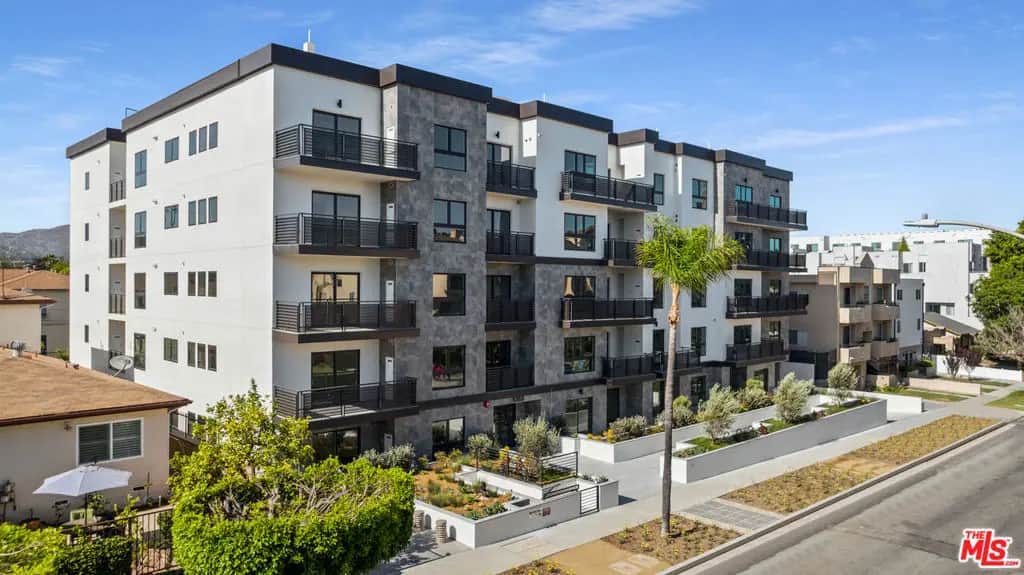 5153 Maplewood Avenue 104, Los Angeles, CA — listing photo 1
