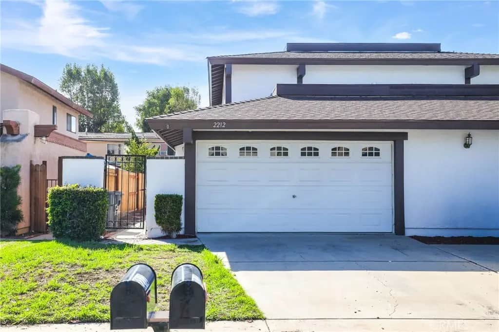 2210 E Avalon Avenue 2212, Santa Ana, CA — listing photo 1
