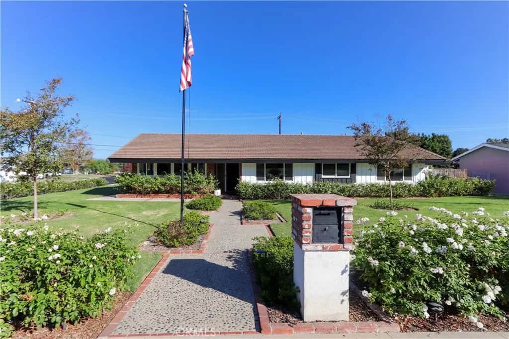 501 E Sunny Hills Road, Fullerton, CA — listing photo 1
