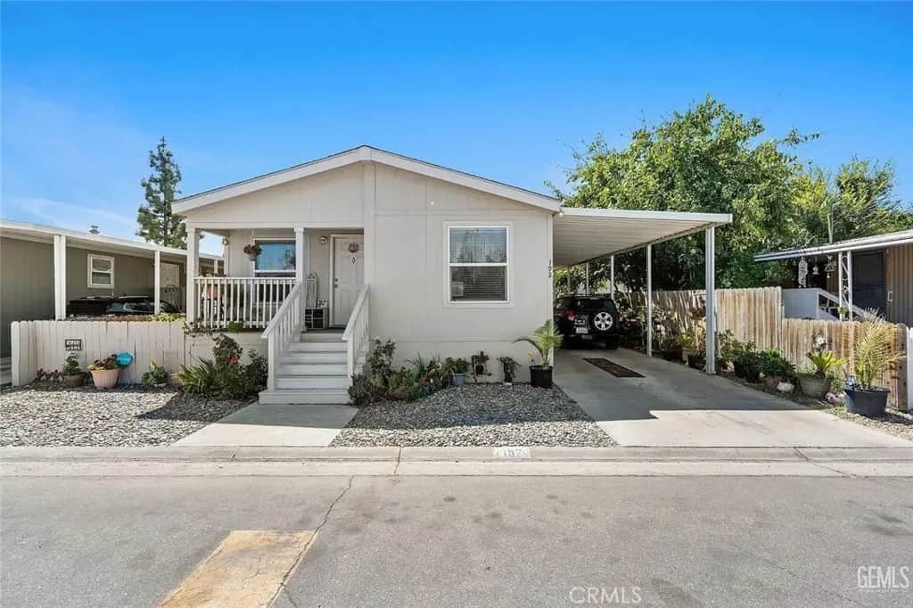 4401 Hughes, Bakersfield, CA — listing photo 1