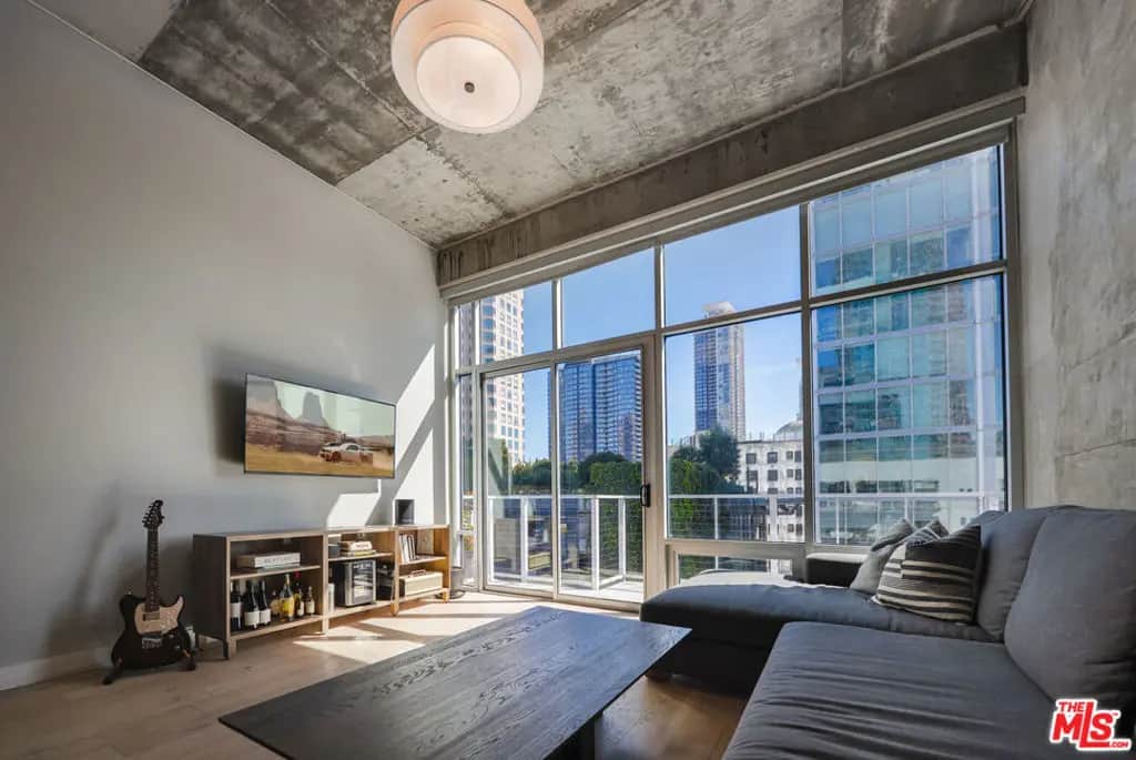 645 W 9th Street 723, Los Angeles, CA — listing photo 1