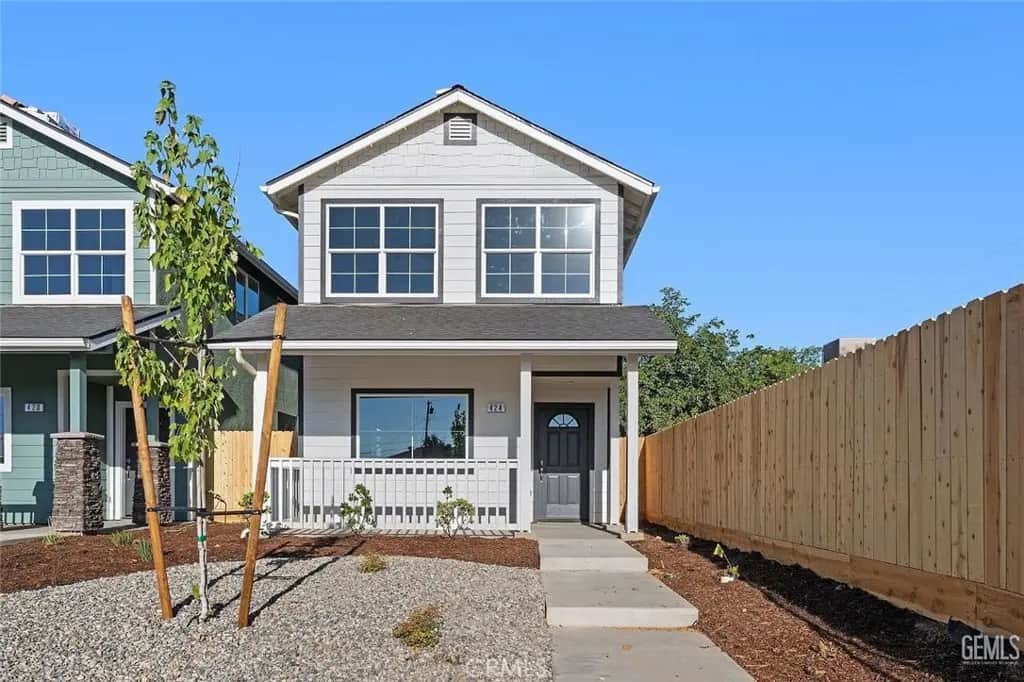 424 S Brown, Bakersfield, CA — listing photo 1