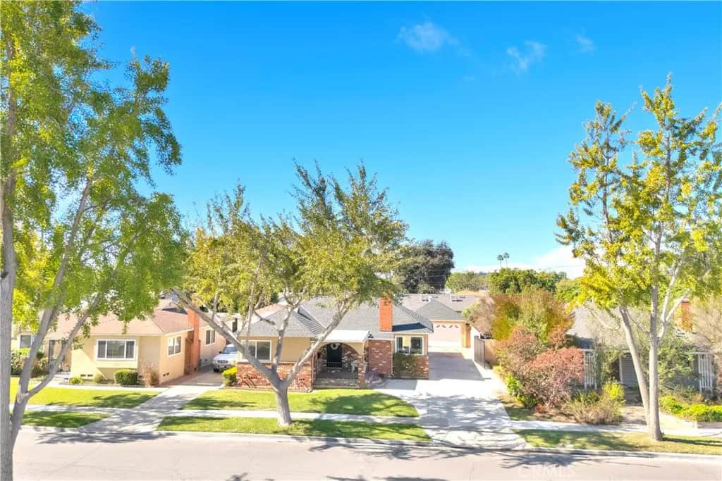 5965 Hayter, Lakewood, CA — listing photo 1
