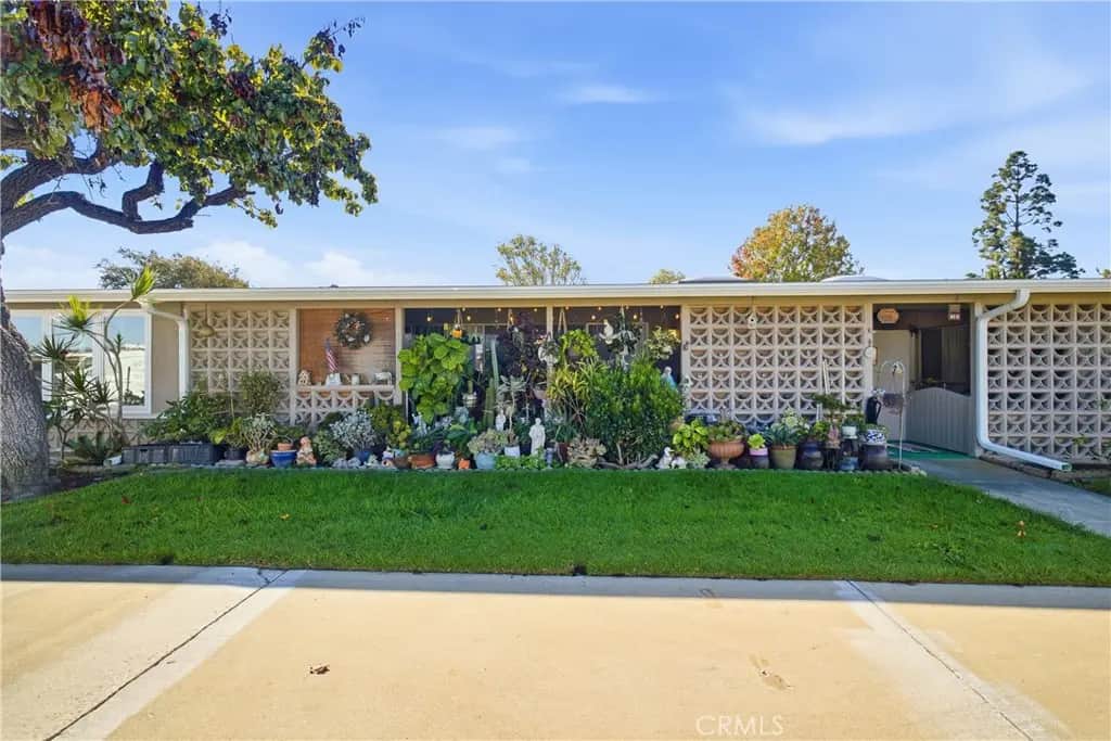 1300 Mayfield Road 61K, Seal Beach, CA — listing photo 1