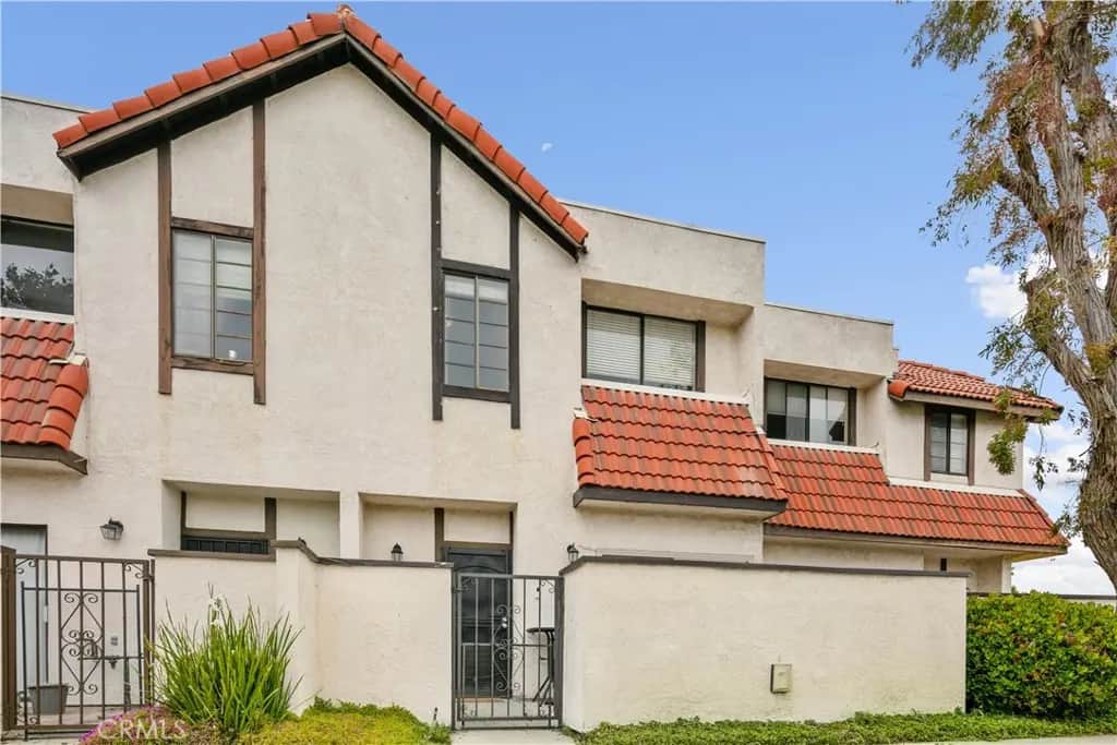 27612 Nugget Drive 5, Canyon Country, CA — listing photo 1