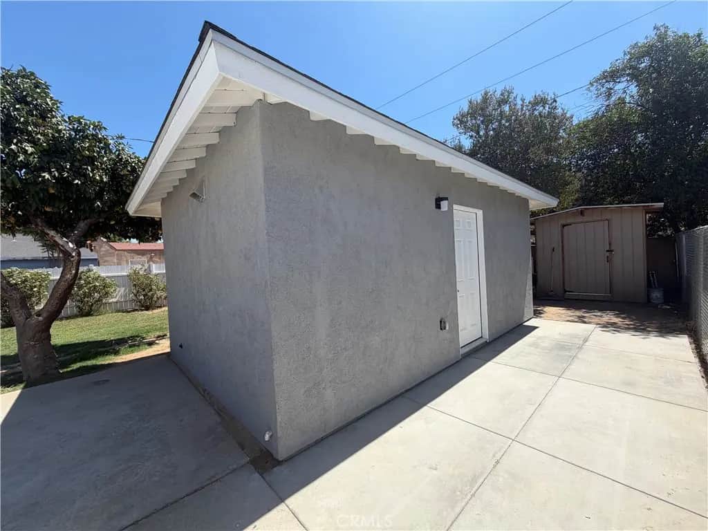 4596 Merrill Avenue, Riverside, CA — listing photo 1