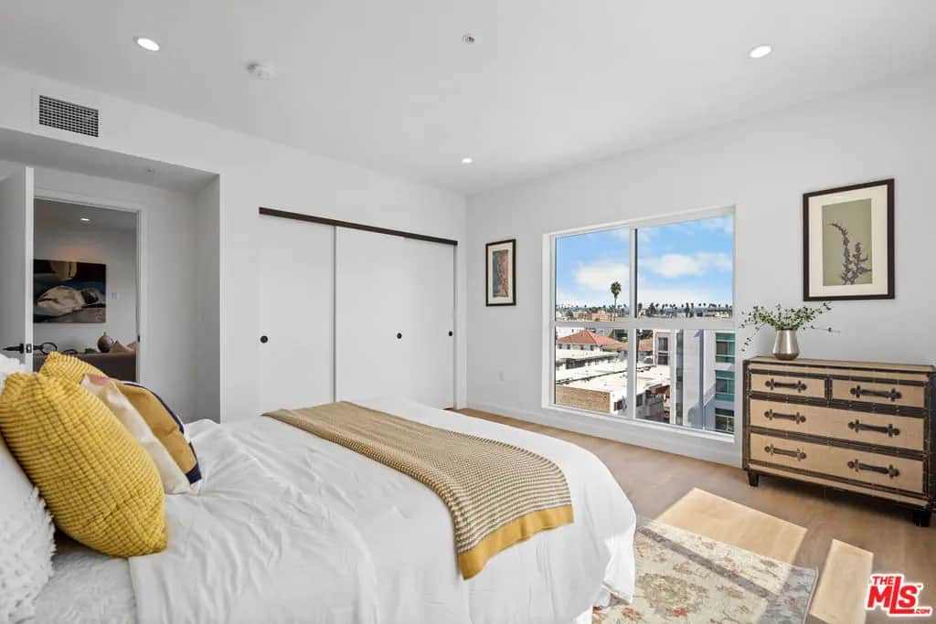 321 S Oxford Avenue 207, Los Angeles, CA — listing photo 1