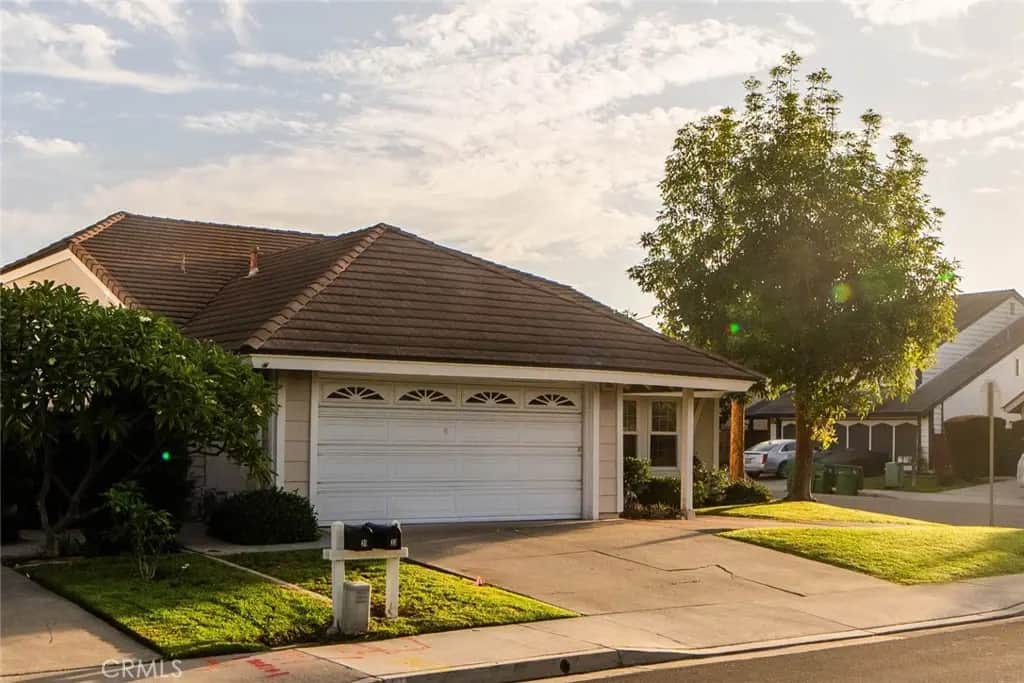 33 Lewis, Irvine, CA — listing photo 1