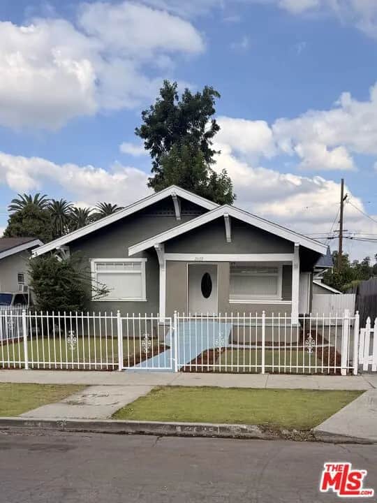 2029 W 41st Place, Los Angeles, CA — listing photo 1