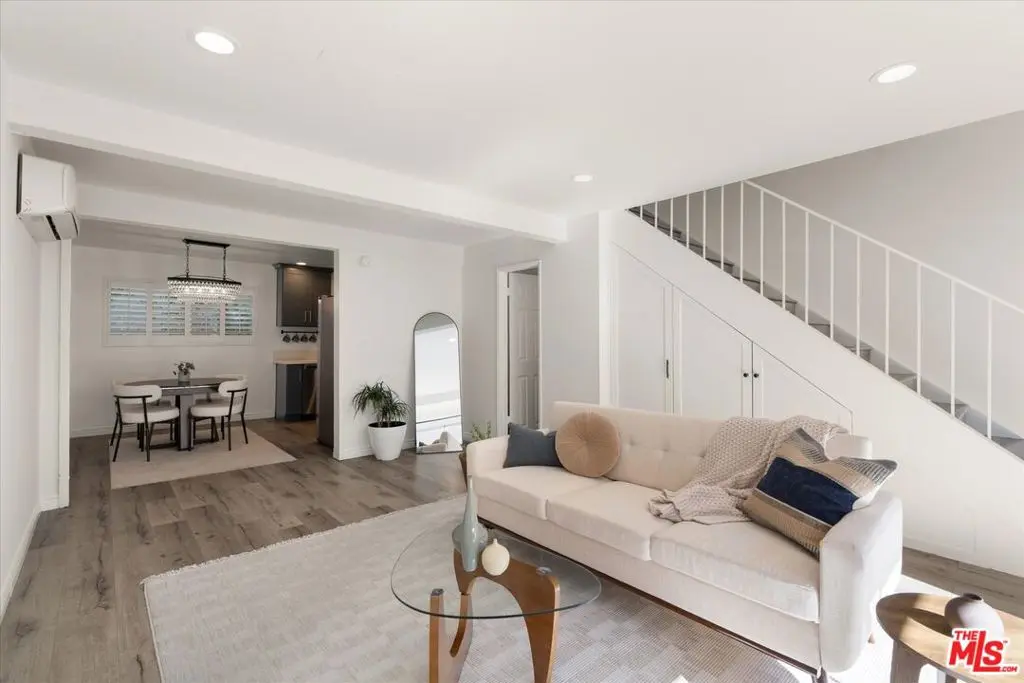 882 Victor Avenue 19, Inglewood, CA — listing photo 1