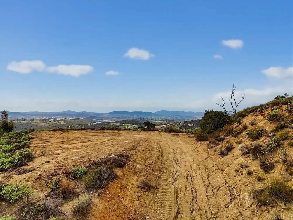 15370 Lazy Creek Rd, El Cajon, CA — listing photo 1