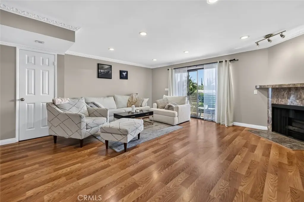 6420 Hazeltine Avenue 9, Van Nuys, CA — listing photo 1
