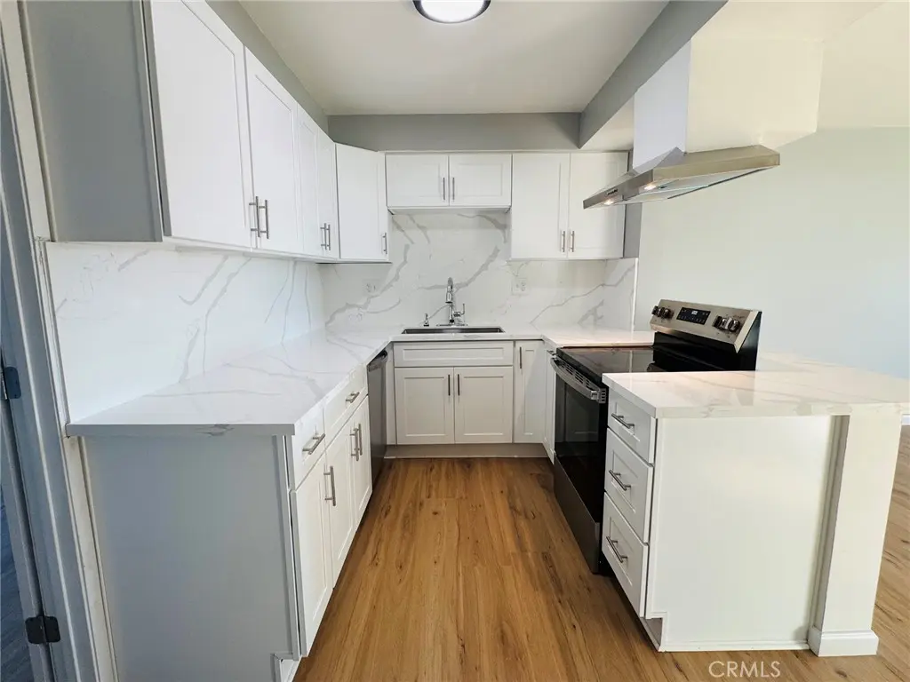 17121 Mcfadden 13, Tustin, CA — listing photo 1