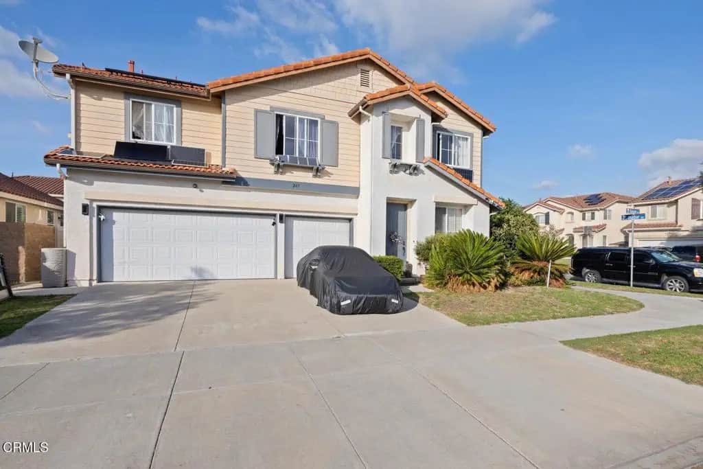 261 Grissom Way, Oxnard, CA — listing photo 1
