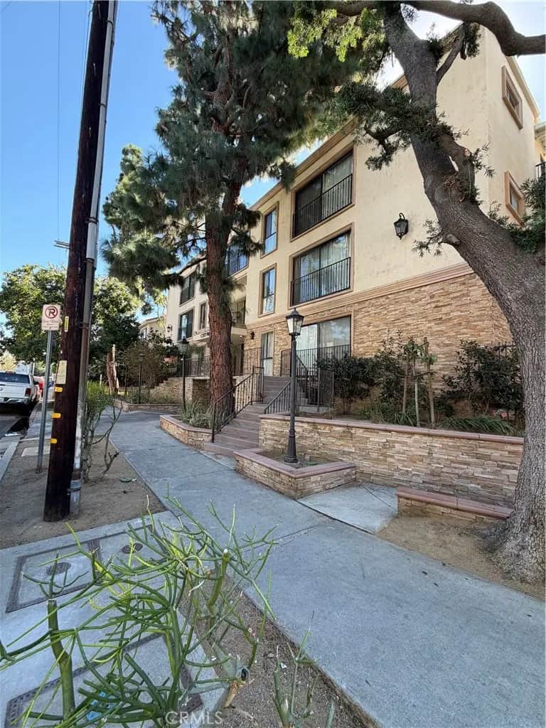 15344 Weddington St #204, Van Nuys, CA — listing photo 1