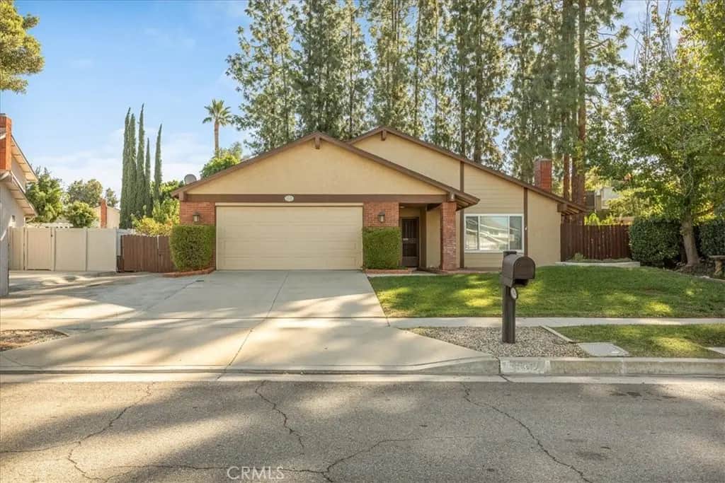 1542 Powell, Redlands, CA — listing photo 1