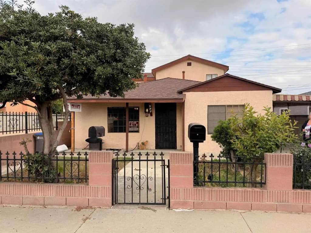 927 E Lincoln Street, Carson, CA — listing photo 1