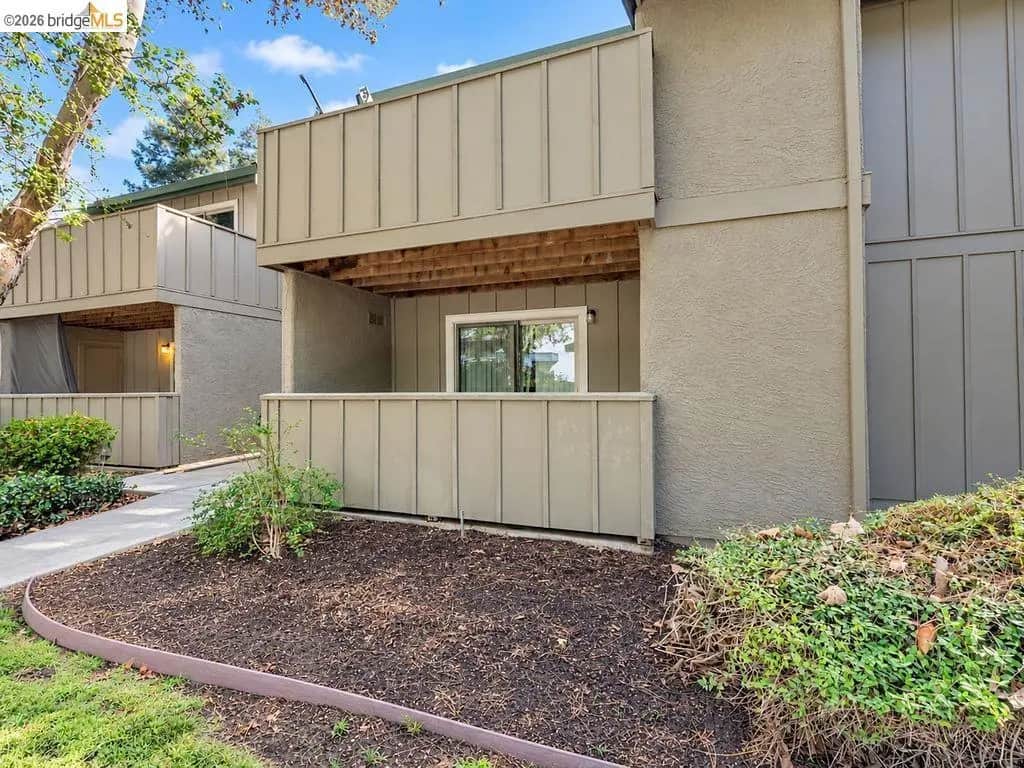 1251 Lakeview Cir, Pittsburg, CA — listing photo 1