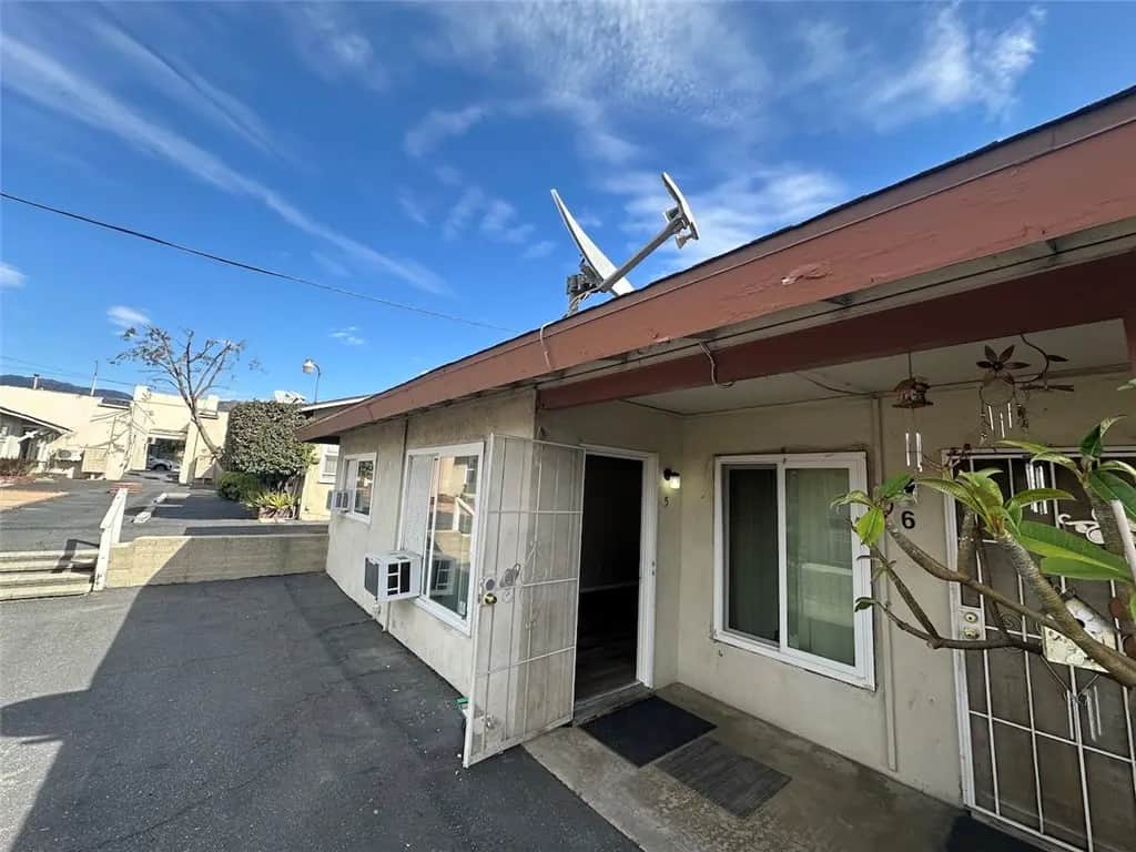 936 W Foothill Boulevard 05, Azusa, CA — listing photo 1