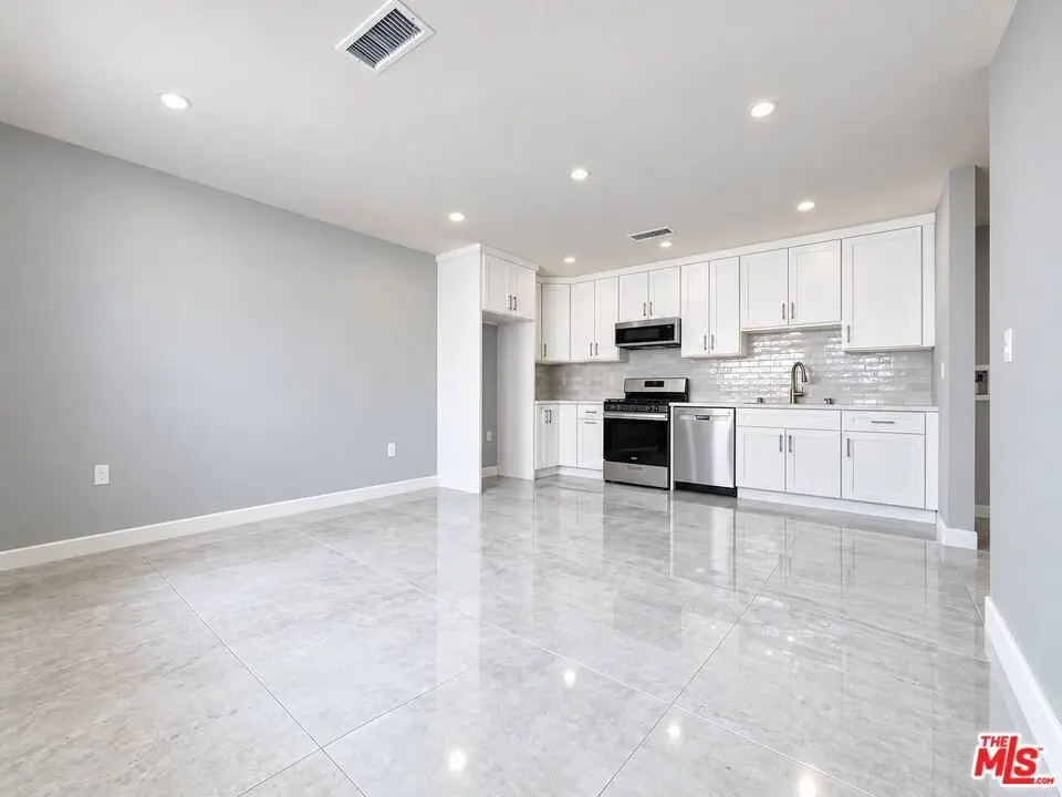 15113 Tuba Street, San Fernando, CA — listing photo 1