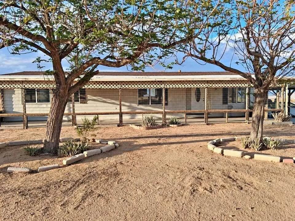 922 Los Coyotes Way, Landers, CA — listing photo 1