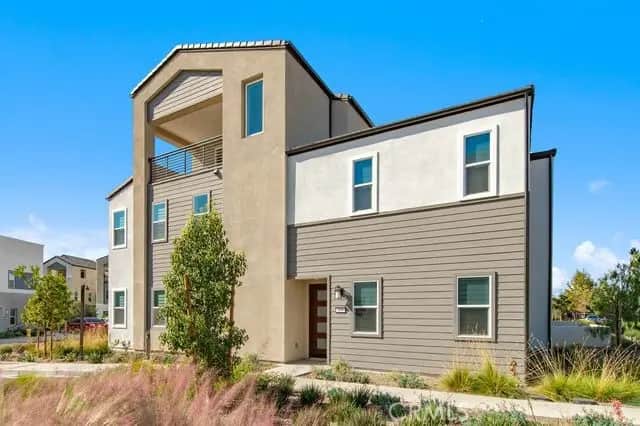 135 Sawbuck, Irvine, CA — listing photo 1
