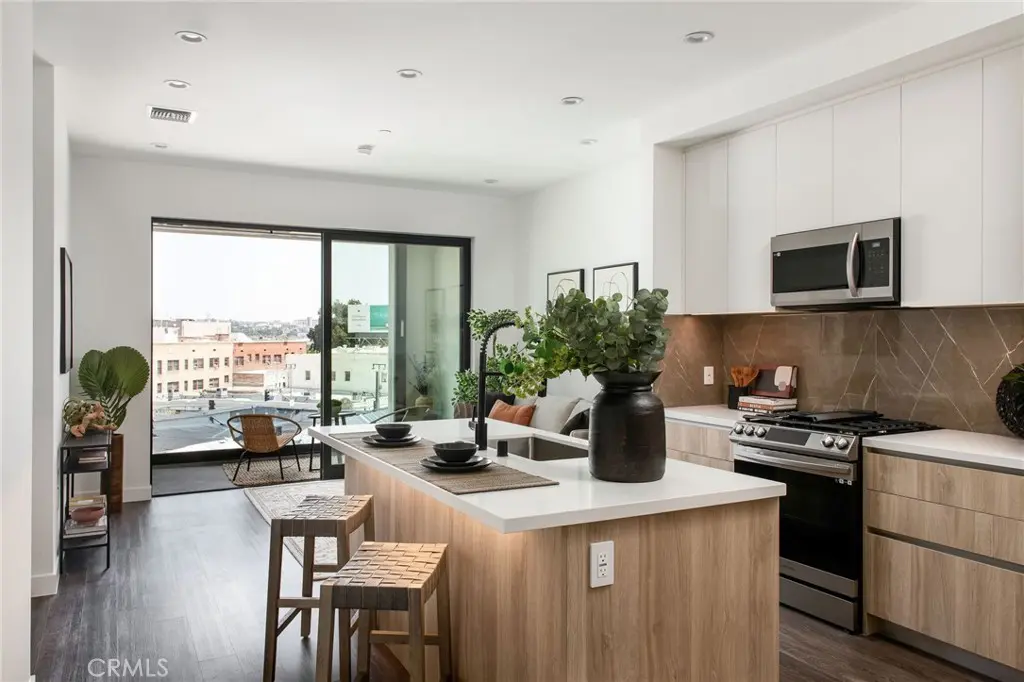 118 Astronaut Ellison S Onizuka Street 305, Los Angeles, CA — listing photo 1