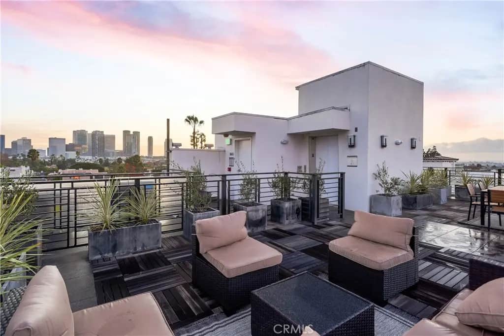 10663 Kinnard Avenue 301, Los Angeles, CA — listing photo 1