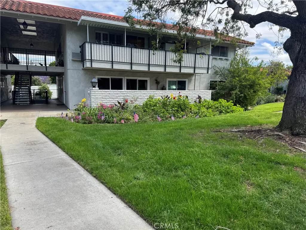2260 Via Puerta, Laguna Woods, CA — listing photo 1