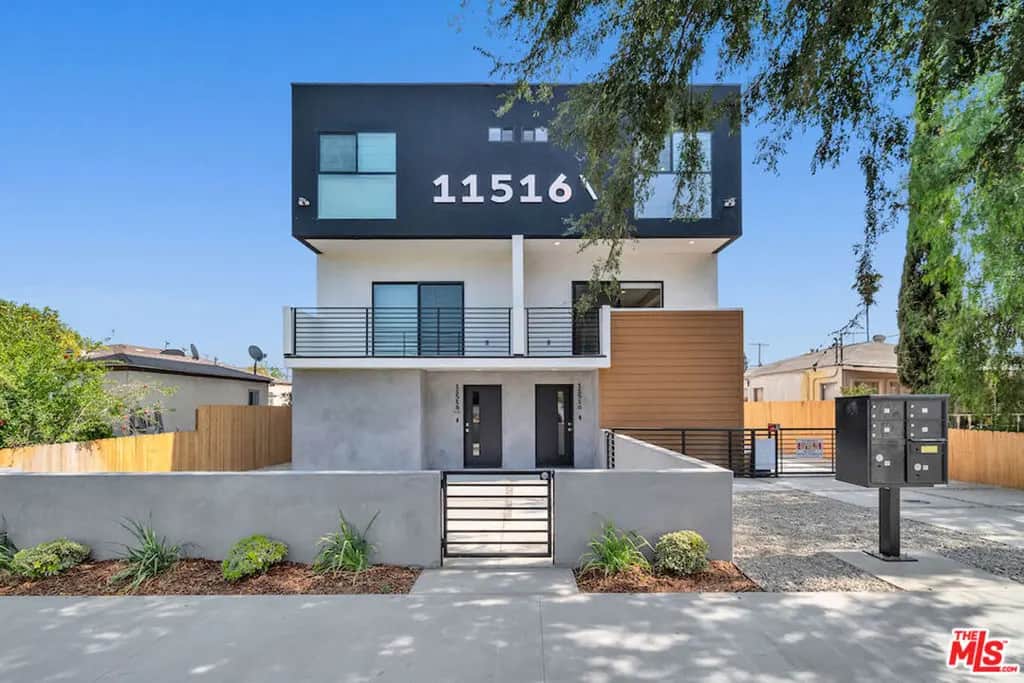 11516 1/2 Victory Boulevard, North Hollywood, CA — listing photo 1