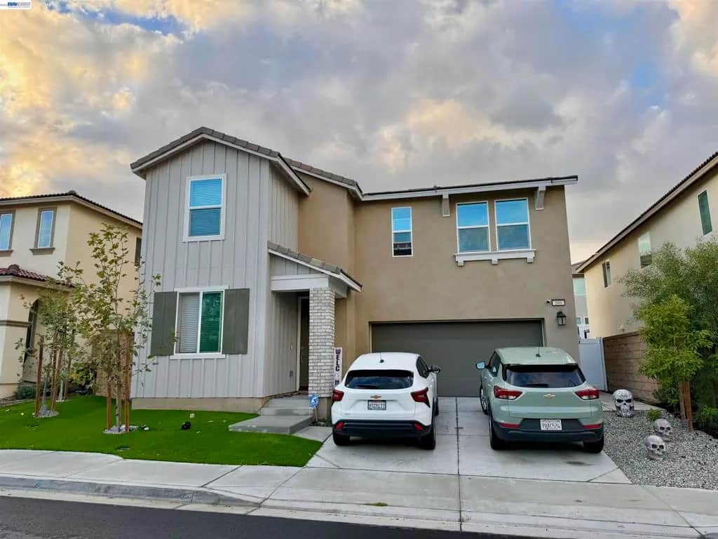 560 Bacon Ridge Way, Rialto, CA — listing photo 1