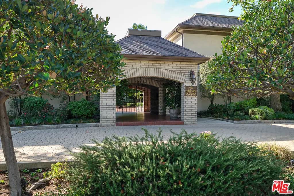 240 Palmetto Drive, Pasadena, CA — listing photo 1