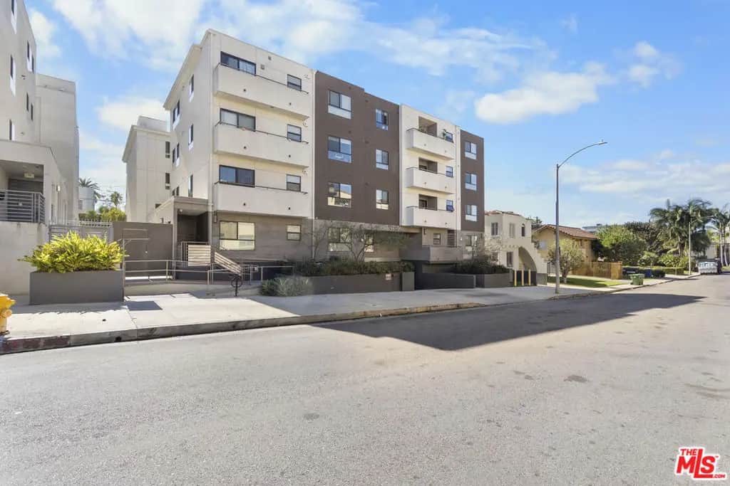 5030 Rosewood Avenue 201, Los Angeles, CA — listing photo 1