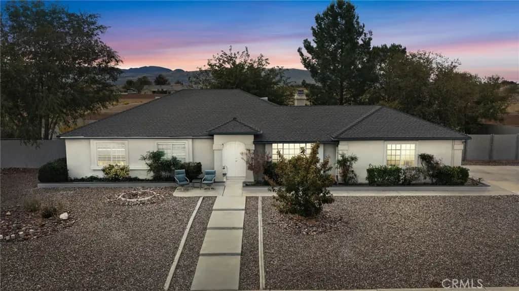 22427 Hurons, Apple Valley, CA — listing photo 1