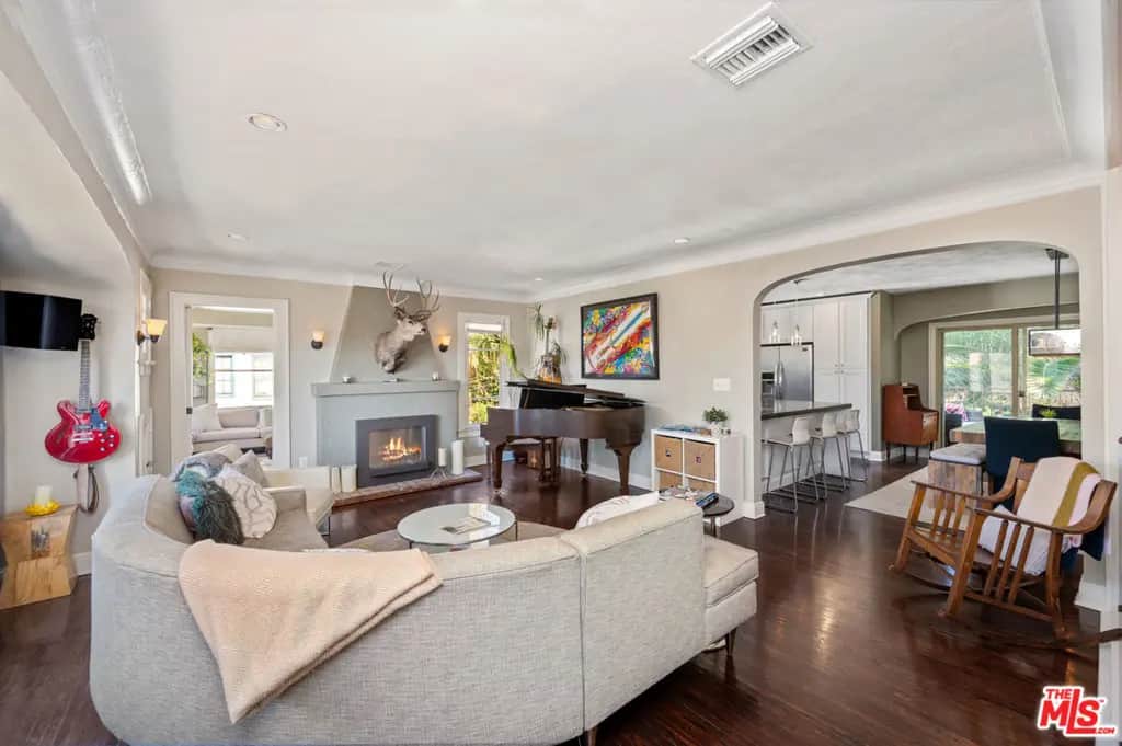 2146 Beachwood Terrace, Los Angeles, CA — listing photo 1
